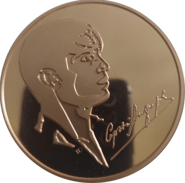 Серж Ліфар, Україна