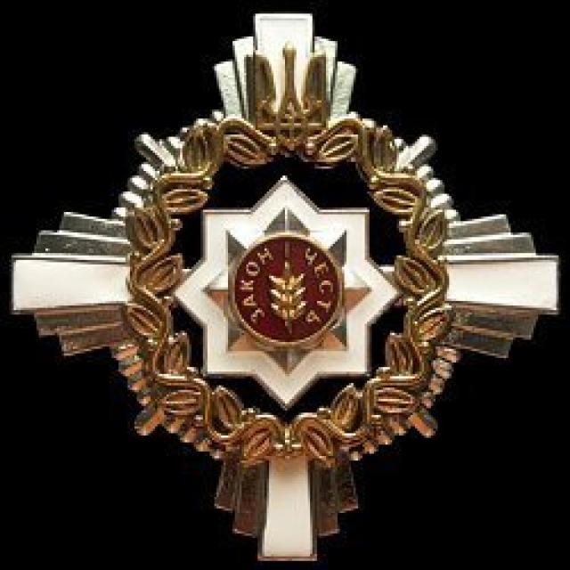 Прикраса для Закону і порядку, Україна