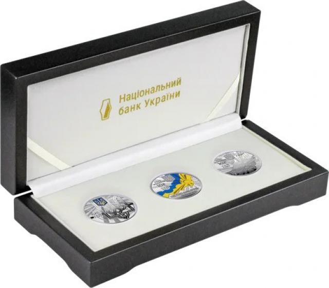 Державні символи України, 3*10 гривень 2025, Україна, Українська держава